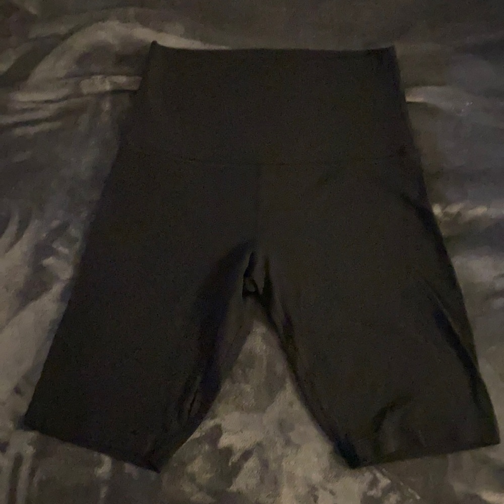 Lululemon yoga shorts 🐥🌻